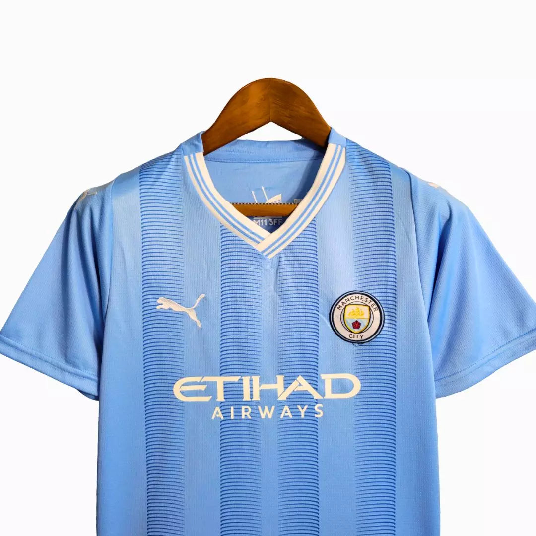 Camisa Manchester City 22/23 Versão Torcedor Pré-Jogo - Azul